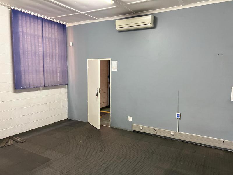 To Let commercial Property for Rent in Sidwell Eastern Cape